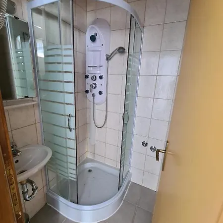 Πανσιόν And 3*