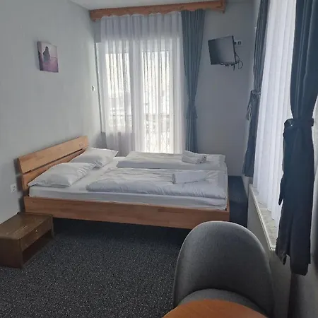 Πανσιόν And Vlasic